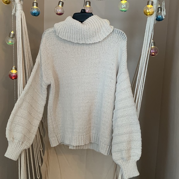 Wonderly- Womens Medium- Crème Turtleneck Sweater - Picture 5 of 5